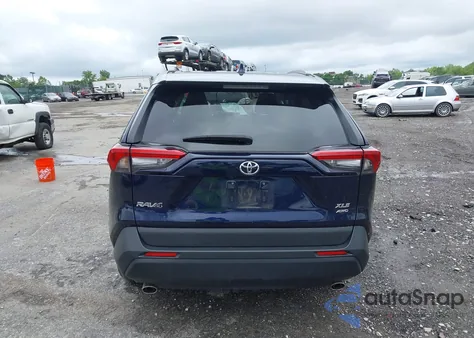 2022 Toyota Rav4 Xle z USA, uszkodzony, nr VIN 2T3P1RFV0NW311854